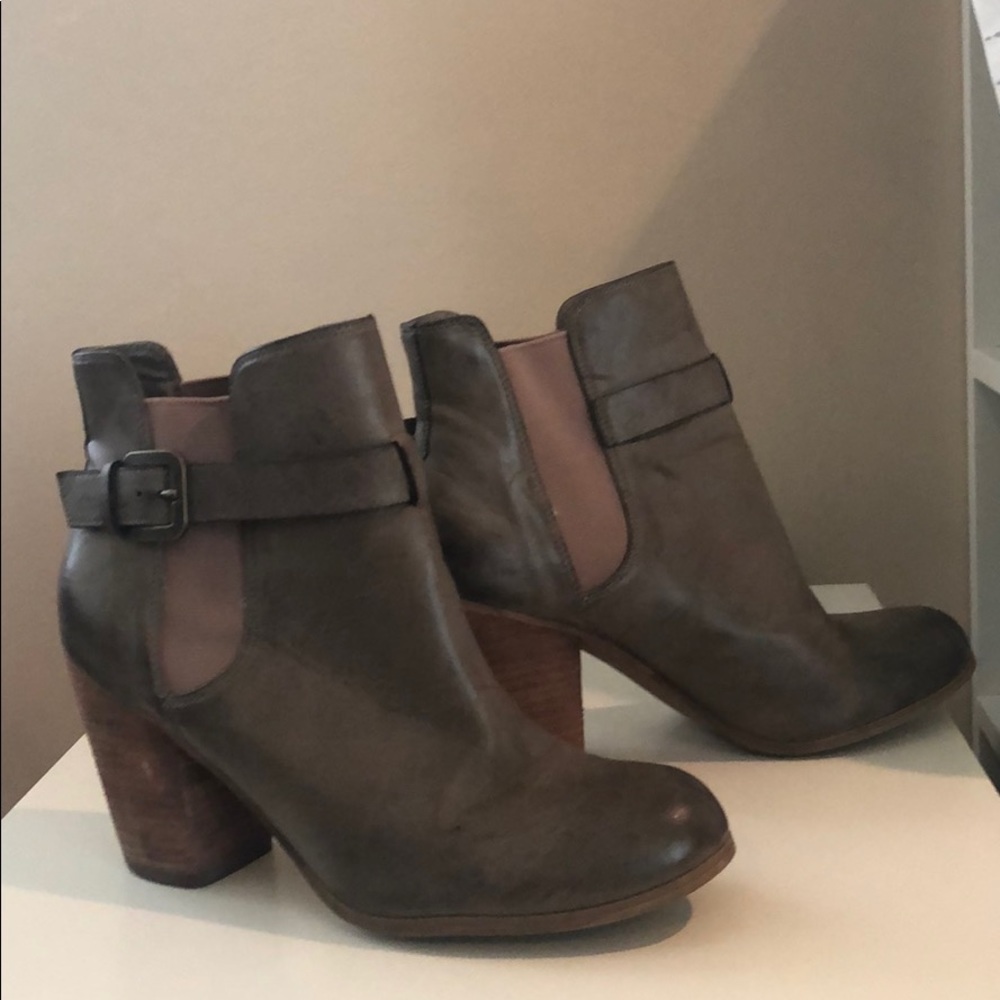 Cute brown booties.